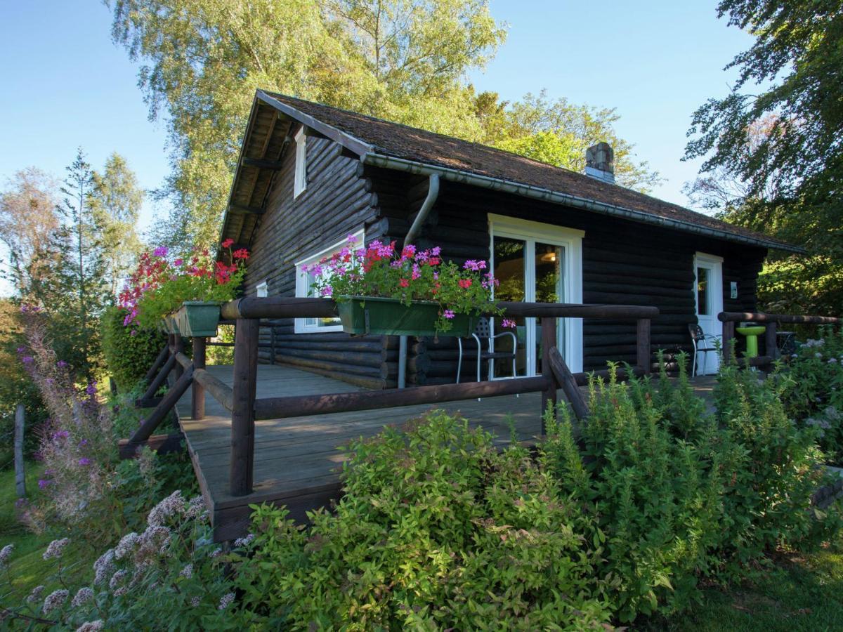 Open Wooden Chalet Built Against A Hill Francorchamps Exteriör bild