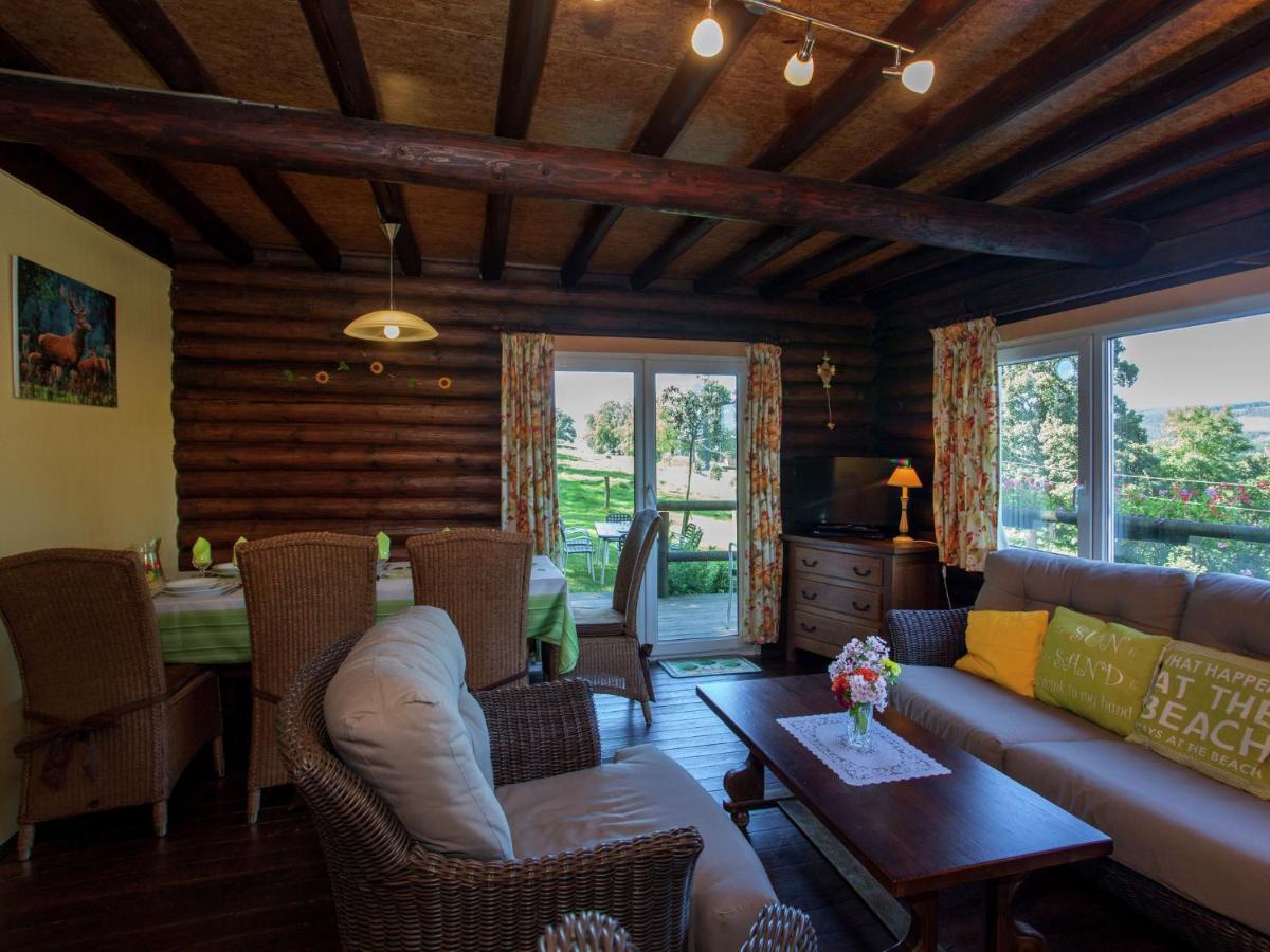 Open Wooden Chalet Built Against A Hill Francorchamps Exteriör bild