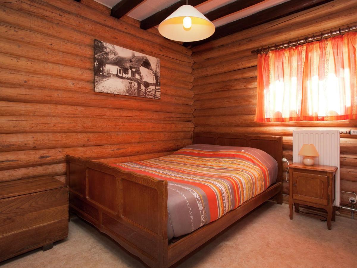 Open Wooden Chalet Built Against A Hill Francorchamps Exteriör bild