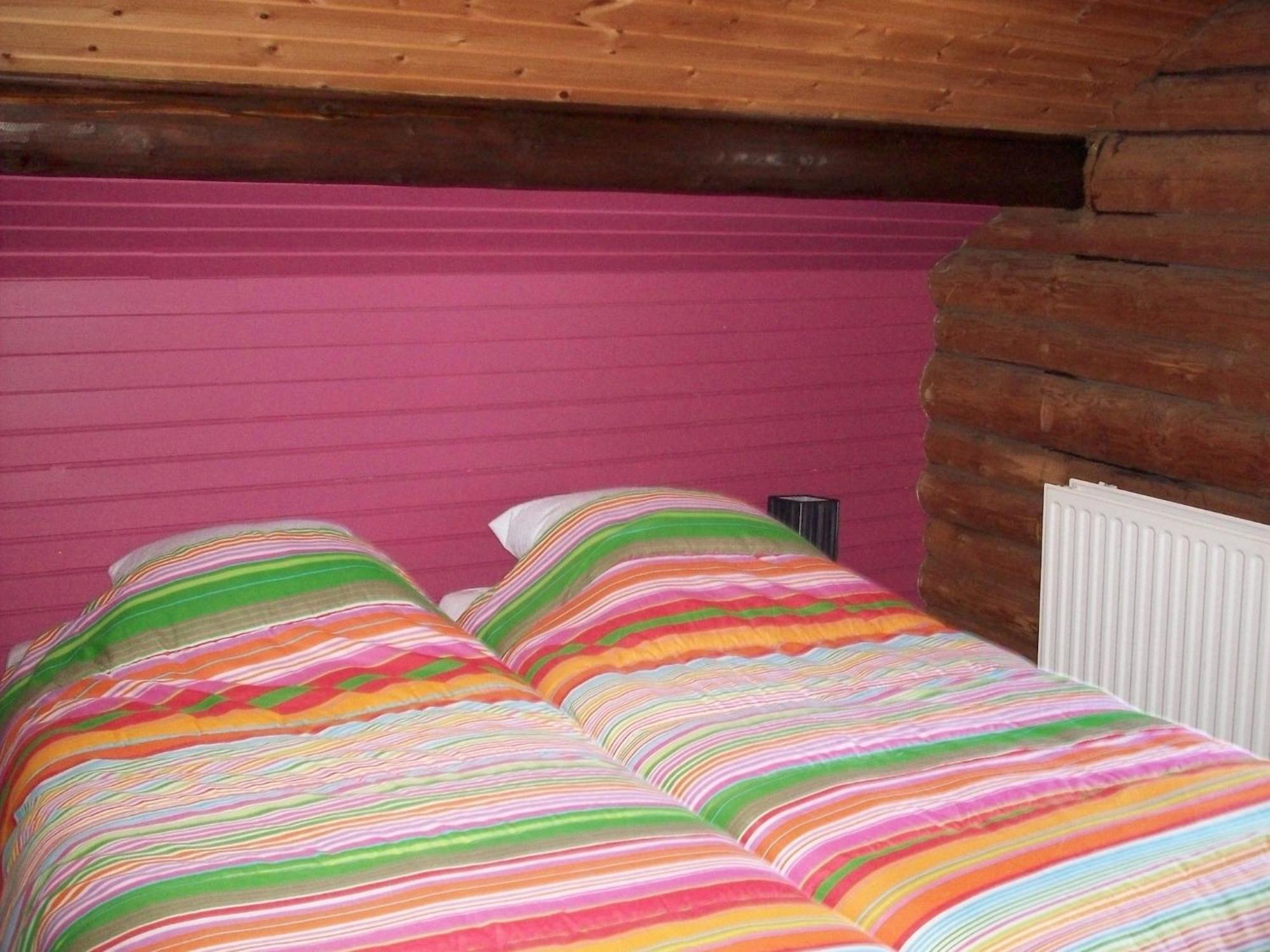 Open Wooden Chalet Built Against A Hill Francorchamps Exteriör bild